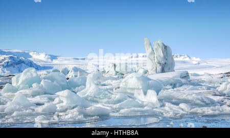 Eisberge in der Gletscherlagune Jökulsárlón, Island Stockfoto