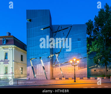 Nachtansicht des äußeren des jüdischen Museums in Berlin, Deutschland. Stockfoto