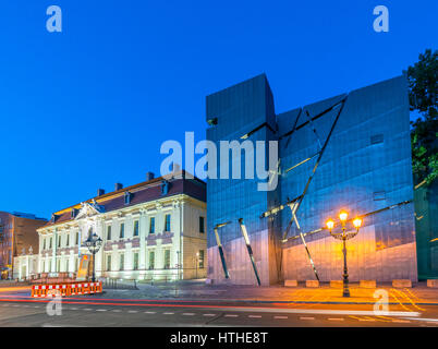 Nachtansicht des äußeren des jüdischen Museums in Berlin, Deutschland. Stockfoto