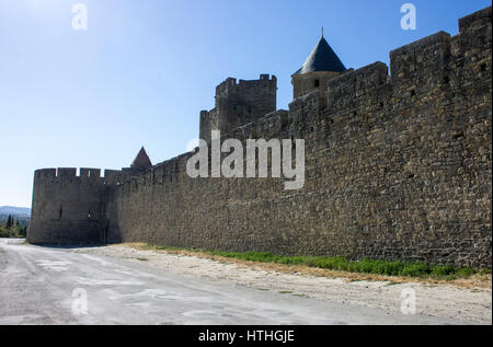 Türme und Mauern der Cite de Carcassonne, eine mittelalterliche Festung Zitadelle befindet sich im französischen Département Aude, Languedoc-Roussillon Region. Ein Worl Stockfoto