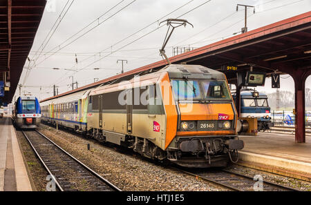 Straßburg, Frankreich - 8. Februar: SNCF TER Zug am Bahnhof von Straßburg am 8. Februar 2015. TER Elsass umfasst 22 Linien in der Region. Stockfoto