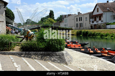 Coulon, Sevre Fluss, Marais Poitevin, Venise Verte, Deux-Sèvres, Poitou-Charente, Frankreich, Europa, «Les Plus Beaux Dörfer de France» Stockfoto