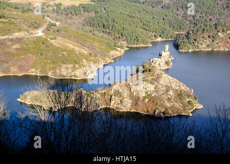Ile de Grangent und Chateau de Grangent angesehen von Schloss d'Essalois in der Nähe von Saint-Etienne, Frankreich Stockfoto