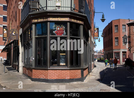 Die historische Glocke in der Hand Taverne - Downtown Boston - Amerikas älteste Taverne Stockfoto