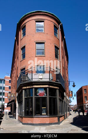 Die historische Glocke in der Hand Taverne - Downtown Boston - Amerikas älteste Taverne Stockfoto