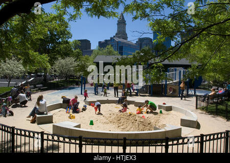 Kinderspielplatz im Bostoner North End Christopher Columbus Park Stockfoto