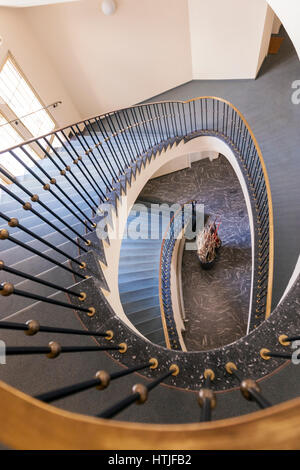 Helix-Treppe in einem Wohnhaus, ehemaliges Neuthor Hotel in Ulm, Deutschland Stockfoto