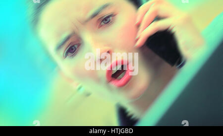 Business-Situationen, Frau auf smartphone Stockfoto