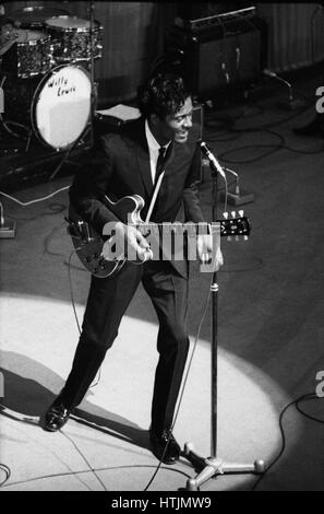 US-amerikanischer Sänger und Gitarrist Chuck Berry während eines Konzerts in der Olympiahalle in Paris im Jahre 1964. Stockfoto