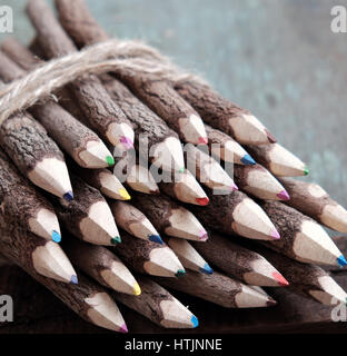 Gruppe von Farbstift, Colouful Kreide Hintergrund aus Holz, viele Kreis in Multi Farbe machen erstaunliche Hintergrund Stockfoto