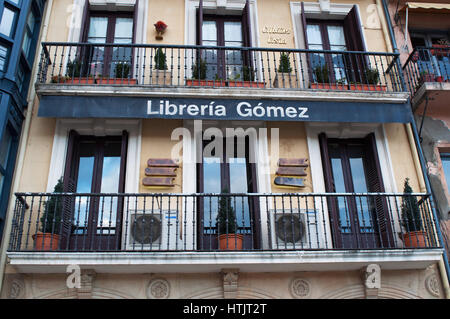 Pamplona: der Palast in der Mitte der Plaza del Castillo, Schlossplatz, Heimat der Libreria Gomez, eines der berühmtesten Buchhandlung in der Altstadt Stockfoto