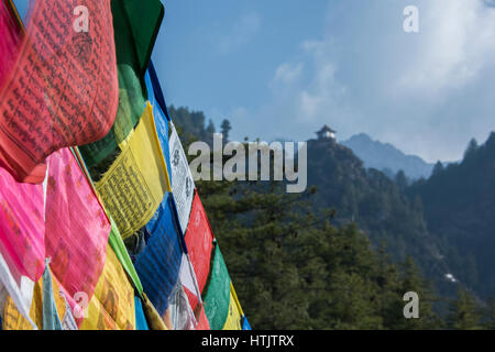 Bhutan, Paro. Tiger es Nest (aka Paro Taktsang oder Taktsang Palphug Kloster), prominente Heiliger Himalaya buddhistische Tempelanlage.