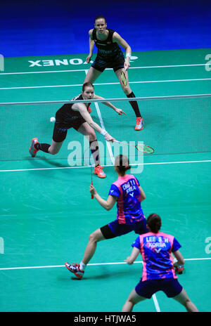 Südkoreas Lee So-Hee und Chang Ye Na (siehe unten) übernehmen Dänemarks Kamilla Rytter und Christinna Pedersen in der Frauen Doppel Finale tagsüber sechs von den YONEX All England Open Badminton Championships in der Barclaycard Arena, Birmingham. Stockfoto