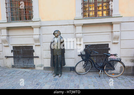 Statue von Evert Taube vor allem Troubadour des schwedischen Ballade Tradition, Jarntorget, (das Eisen Quadrat) Gamla Stan, Stockholm, Schweden, Scandinavia Stockfoto