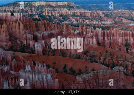 Bryce Amphitheater nach Sonnenuntergang, Bryce-Canyon-Nationalpark, UT, USA Stockfoto