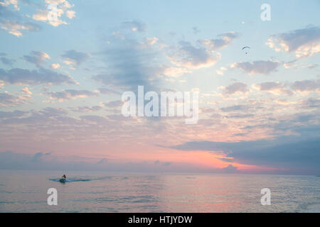 Sonnenuntergang über dem Schwarzen Meer in Abchasien Stockfoto