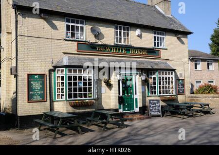 Weißes Pferd, Foxton, Cambridgeshire, ist das einzige verbleibende Gasthaus im Dorf Stockfoto