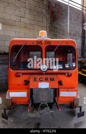 Zweisitzige orange MT-19 kanadischen nationalen 5606 Fairmont-Motorwagen / Inspektion Auto, Onan-Benzin-Motor von der Canadian National Railway, Ontario verwendet. Stockfoto