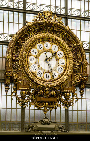 Haupthalle des Musée d ' Orsay, Musée d ' Orsay Clock, Victor Laloux, Paris, Frankreich. Stockfoto