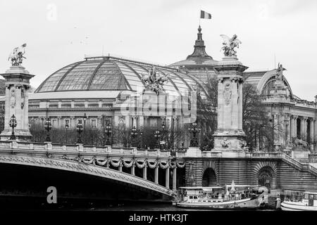 Pont Alexandre III (1896-1900), in der Seine, Paris. Frankreich. Stockfoto