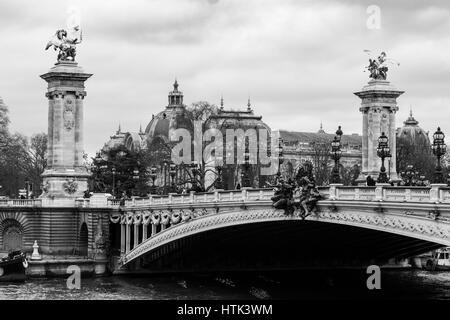 Pont Alexandre III (1896-1900), in der Seine, Paris. Frankreich. Stockfoto