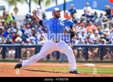 Port Charlotte, Florida, USA. 12. März 2017. WILL VRAGOVIC | Times.Tampa Bay Strahlen Entlastung Krug Tommy Hunter (49) im dritten Inning des Spiels zwischen der Toronto Blue Jays und die Tampa Bay Rays an Charlotte Sportpark in Port Charlotte, Florida auf Sonntag, 12. März 2017 werfen. Die Tampa Bay Rays schlagen die Toronto Blue Jays 8-2. Bildnachweis: Willen Vragovic/Tampa Bay Times / ZUMA Draht/Alamy Live News Stockfoto