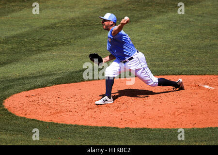 Port Charlotte, Florida, USA. 12. März 2017. WILL VRAGOVIC | Times.Tampa Bay Strahlen Entlastung Krug Dana Eveland (50) im vierten Inning des Spiels zwischen der Toronto Blue Jays und die Tampa Bay Rays an Charlotte Sportpark in Port Charlotte, Florida auf Sonntag, 12. März 2017 werfen. Die Tampa Bay Rays schlagen die Toronto Blue Jays 8-2. Bildnachweis: Willen Vragovic/Tampa Bay Times / ZUMA Draht/Alamy Live News Stockfoto