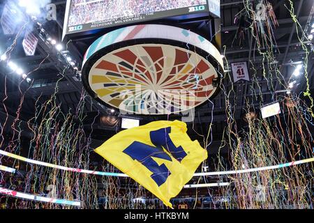 Washington, DC, USA. 12. März 2017. Streamer fallen nach dem Abschluss der großen 10-Meisterschaftsspiel zwischen der Michigan und Wisconsin Badgers statt im Verizon Center in Washington, DC. Bildnachweis: Amy Sanderson/ZUMA Draht/Alamy Live-Nachrichten Stockfoto