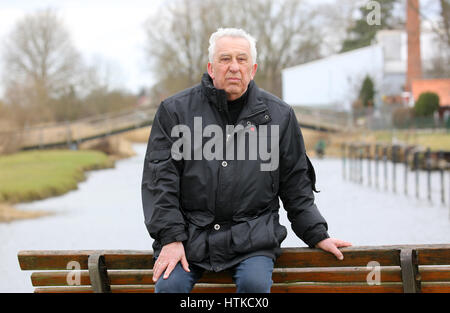 Ribnitz-Damgarten, Deutschland. 28. Februar 2017. Egon Krenz, Honeckers Nachfolger als Generalsekretär des Zentralkomitees der Sozialistischen Einheitspartei (SED) und Vorsitzender des Staatsrates in den letzten Wochen der Deutschen Demokratischen Republik Existenz in Ribnitz-Damgarten, Deutschland, 28. Februar 2017. Krenz schaltet die 19. März 2017 80. Foto: Bernd Wüstneck/Dpa-Zentralbild/Dpa/Alamy Live News Stockfoto