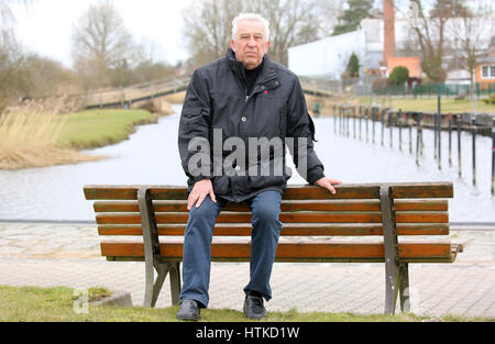 Ribnitz-Damgarten, Deutschland. 28. Februar 2017. Egon Krenz, Honeckers Nachfolger als Generalsekretär des Zentralkomitees der Sozialistischen Einheitspartei (SED) und Vorsitzender des Staatsrates in den letzten Wochen der Deutschen Demokratischen Republik Existenz in Ribnitz-Damgarten, Deutschland, 28. Februar 2017. Krenz schaltet die 19. März 2017 80. Foto: Bernd Wüstneck/Dpa-Zentralbild/Dpa/Alamy Live News Stockfoto