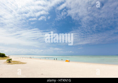 Kondoi Strand Taketomi-Insel in der Präfektur Okinawa, Japan. Stockfoto