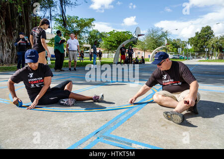 Miami Florida, Allapattah, Comstock Grundschule, Martin Luther King Jr. Day of Service, MLK, Verschönerungsprojekt, schwarze Minderheiten, Frau weiblich wom Stockfoto