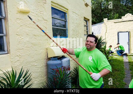 Miami Florida, Allapattah, Martin Luther King Jr. Day of Service, MLK, Senior Home Repair, Schwarze Männer männlich, Unternehmen, Freiwillige, Freiwillige Gemeinde Serv Stockfoto