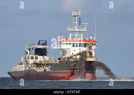 nachgestellte Sauger Trichter Bagger schaffen land Stockfoto