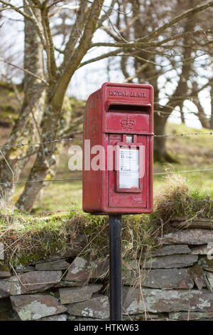 Typisch britische Red Royal Mail Briefkasten draußen Model Release: Nein Property Release: Nein. Stockfoto