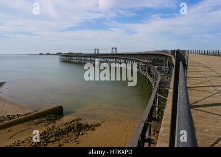 Mineralische Wharf gebaut von Schülern des Eiffel auf dem Fluss Odiel in Huelva Stockfoto