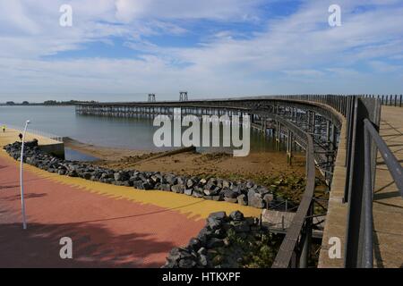 Mineralische Wharf gebaut von Schülern des Eiffel auf dem Fluss Odiel in Huelva Stockfoto