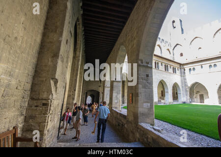 Im Inneren des Palais des Papes oder päpstlichen Palastes, eines der größten und bedeutendsten mittelalterlichen gotischen Bauwerke in Europa. Ein UNESCO-Welterbe seit 19 Stockfoto