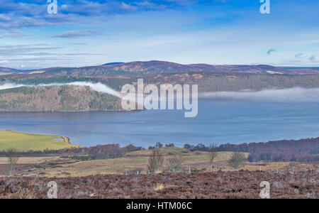 STRUIE HILL BLICK IM MÄRZ MIT CLOUD INVERSION UND MORGEN NEBEL ÜBER DEN DORNOCH FIRTH SUTHERLAND Stockfoto