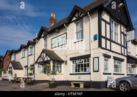 Die Kings Arms Public House, ein typisches Country-Pub, Restaurant, Bar und Unterkunft mit Parkplatz am Otterton, Devon, UK Stockfoto