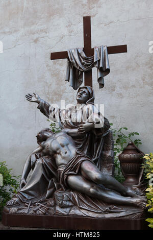 Beweinung Christi. Statue in Eguisheim, Elsass, Frankreich. Stockfoto