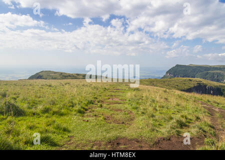 Trail und Vegetation rund um Fortaleza Canyon, Cambara do Sul, Rio Grande do Sul, Brasilien Stockfoto