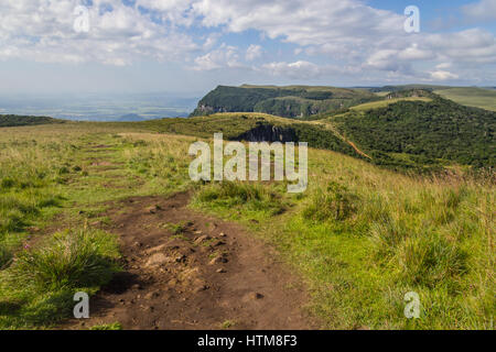 Trail und Vegetation rund um Fortaleza Canyon, Cambara do Sul, Rio Grande do Sul, Brasilien Stockfoto