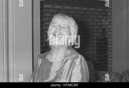 Patricia Hayes, britische Komödie Schauspielerin, nimmt an einer feierlichen Preisverleihung in London, England am 18. Oktober 1990. Stockfoto