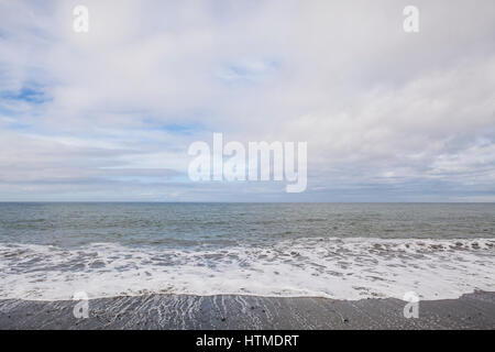 Blick auf die Strait Of Juan De Fuca von Dungeness Spit Erholungsgebiet, Washington, USA. Stockfoto