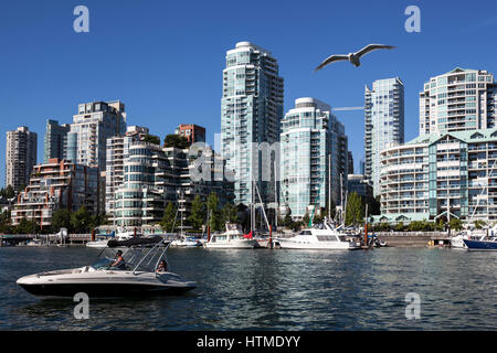 Blick vom Granville Island über False Creek auf die Skyline von Vancouver, Britisch-Kolumbien Provinz, Kanada Stockfoto