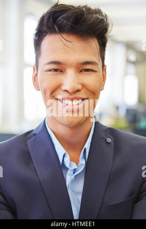 Junge asiatische als erfolgreichen Start-up-Gründer mit Freude Lächeln Stockfoto