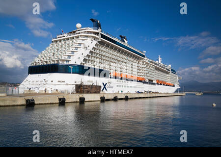 Celebrity Silhouette X Kreuzfahrtschiff vor Anker im Hafen, Ajaccio, Korsika, Frankreich Stockfoto