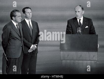 Von links nach rechts: US-Präsident Nixon, König Baudouin von Belgien und Generalsekretär der NATo Joseph Luns an einer NATO-Tagung 1969. Stockfoto