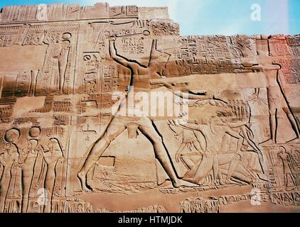 Seti I (Sethis oder Sethos) alten ägyptischen König der 19. Dynastie regierte 1318-1304 v. Chr., Vater des Ramses II. SETI siegreich in der Schlacht. Kalkstein Relief, Karnak Stockfoto